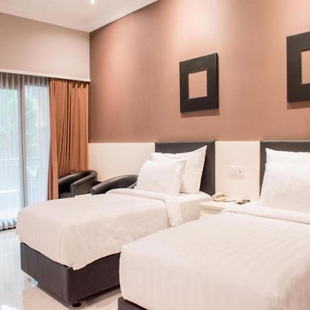 Luminor Hotel Jember By Wh Extérieur photo