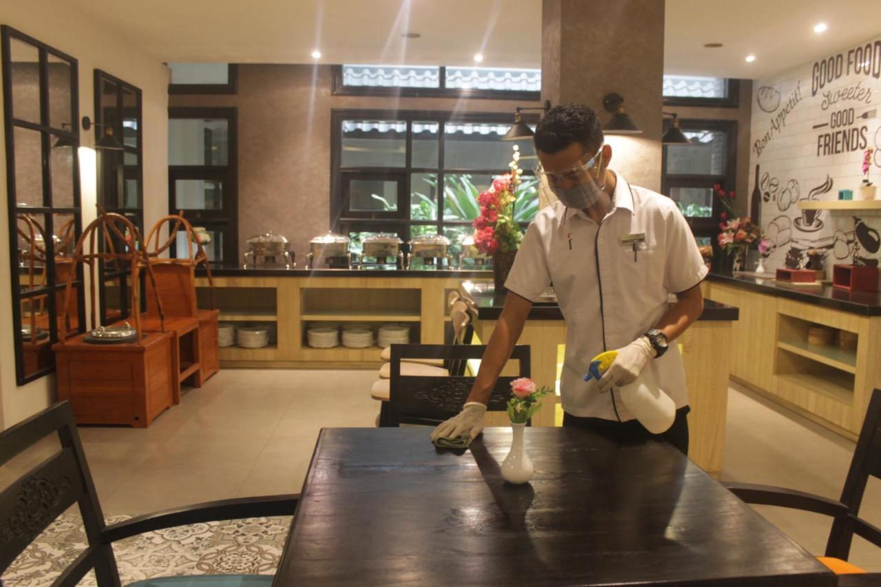 Luminor Hotel Jember By Wh Extérieur photo