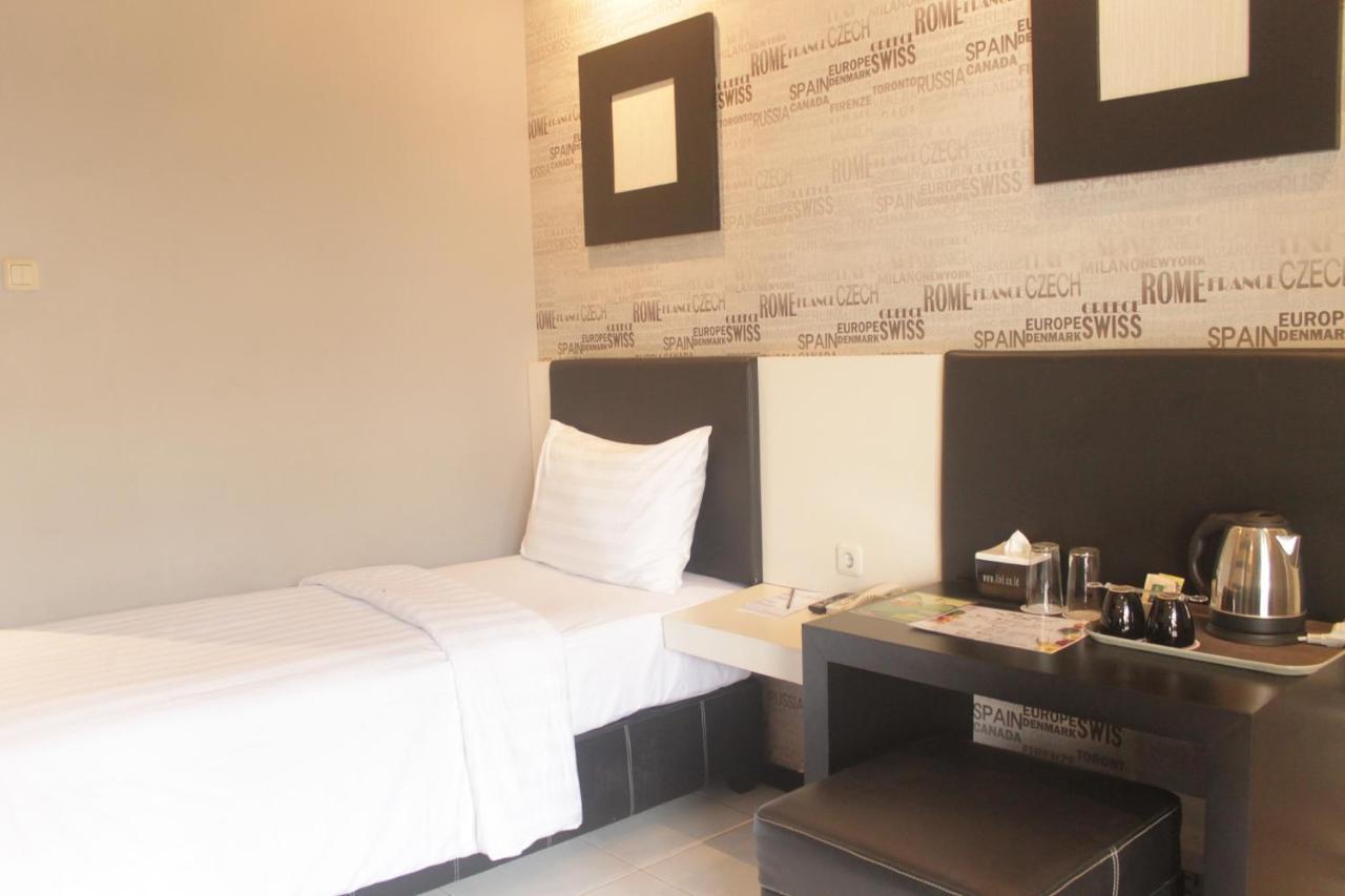 Luminor Hotel Jember By Wh Extérieur photo