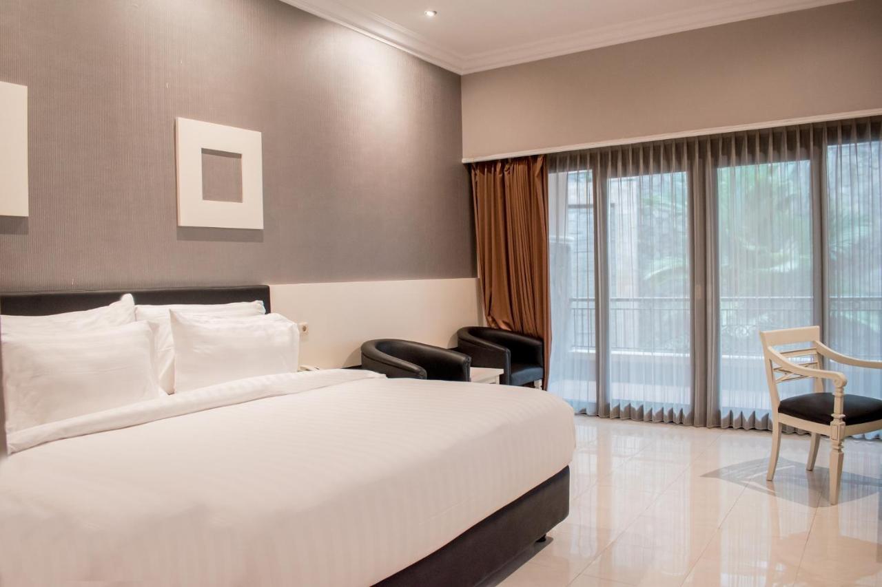 Luminor Hotel Jember By Wh Extérieur photo