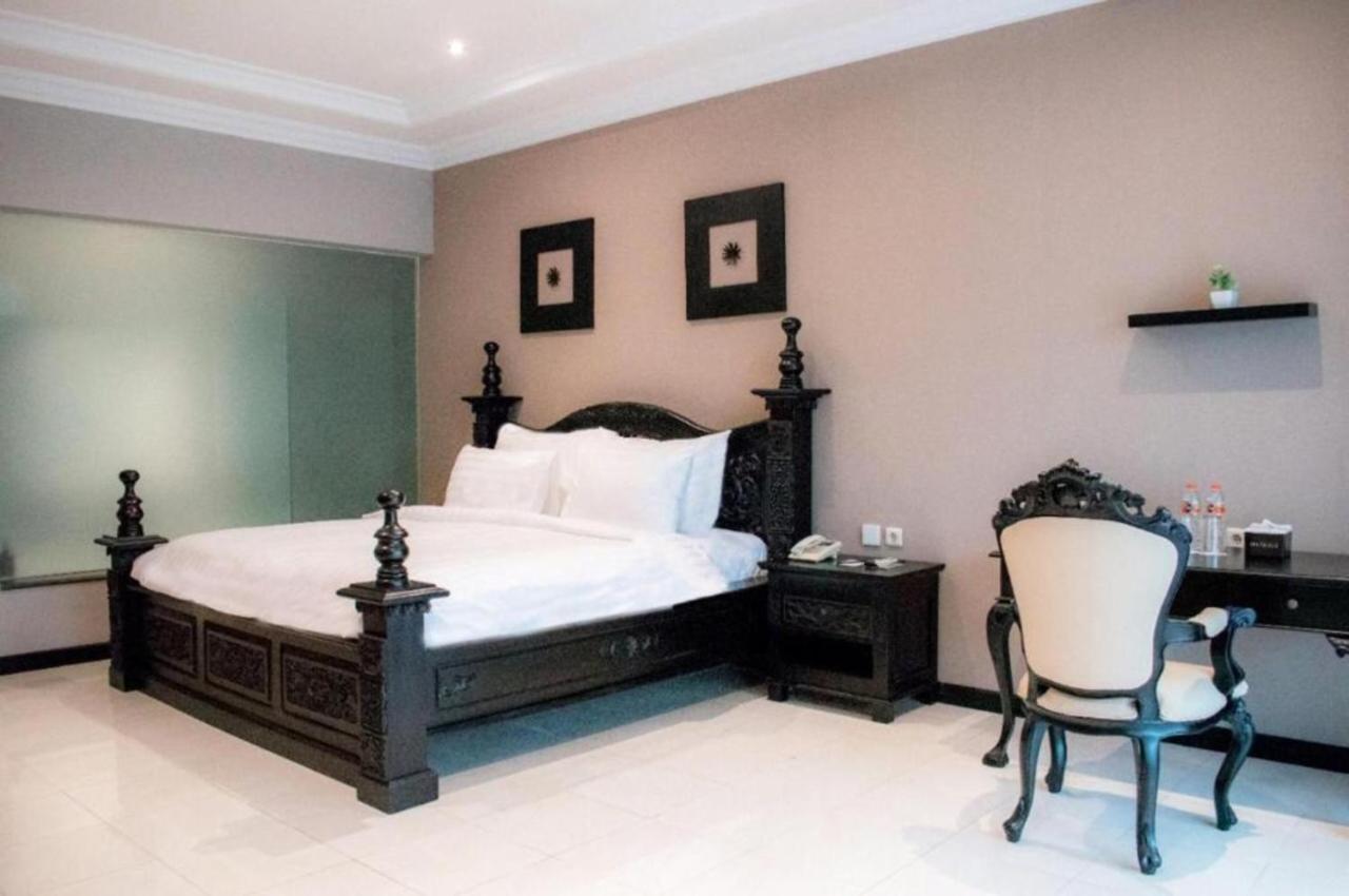 Luminor Hotel Jember By Wh Extérieur photo