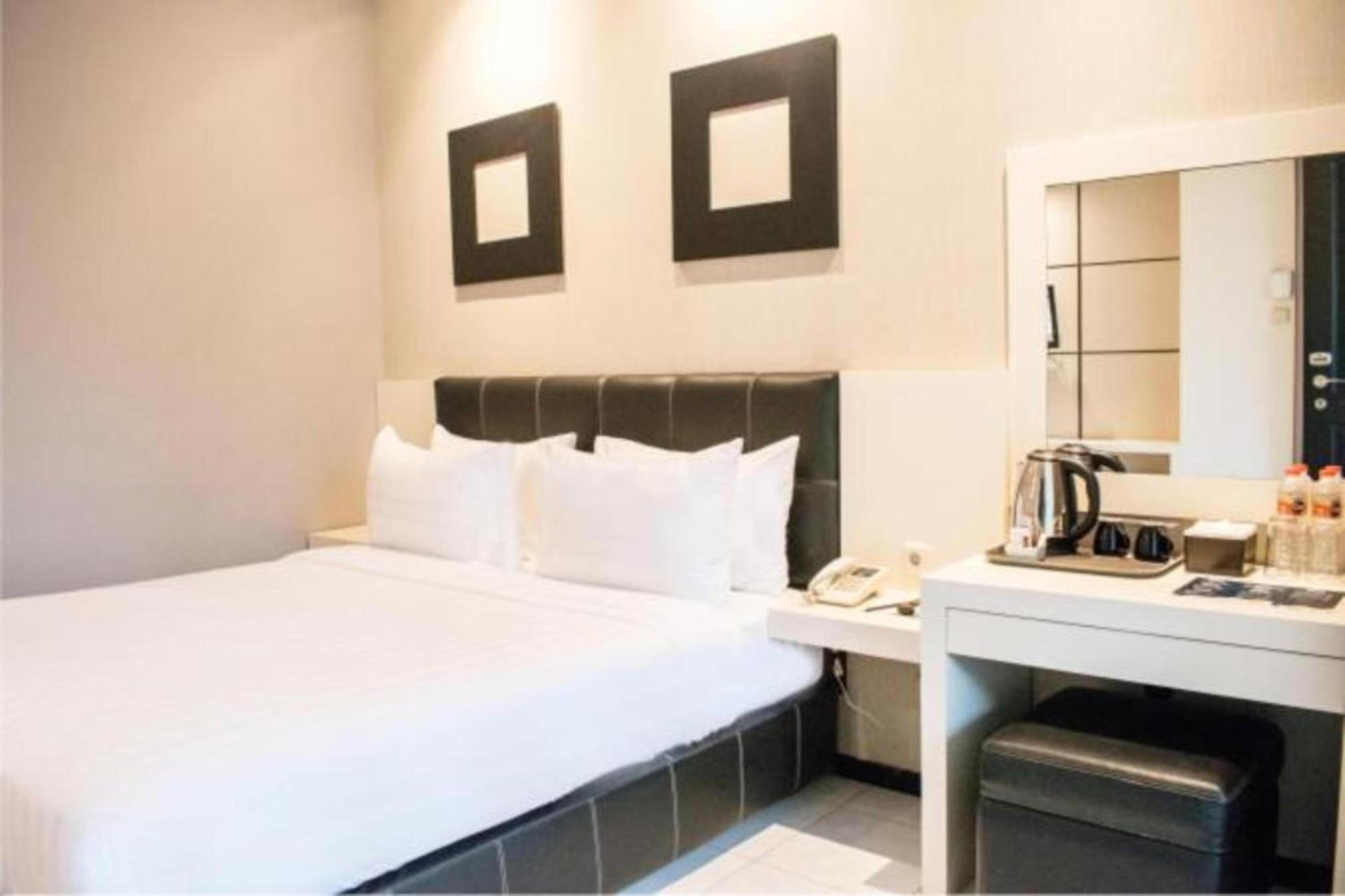 Luminor Hotel Jember By Wh Extérieur photo