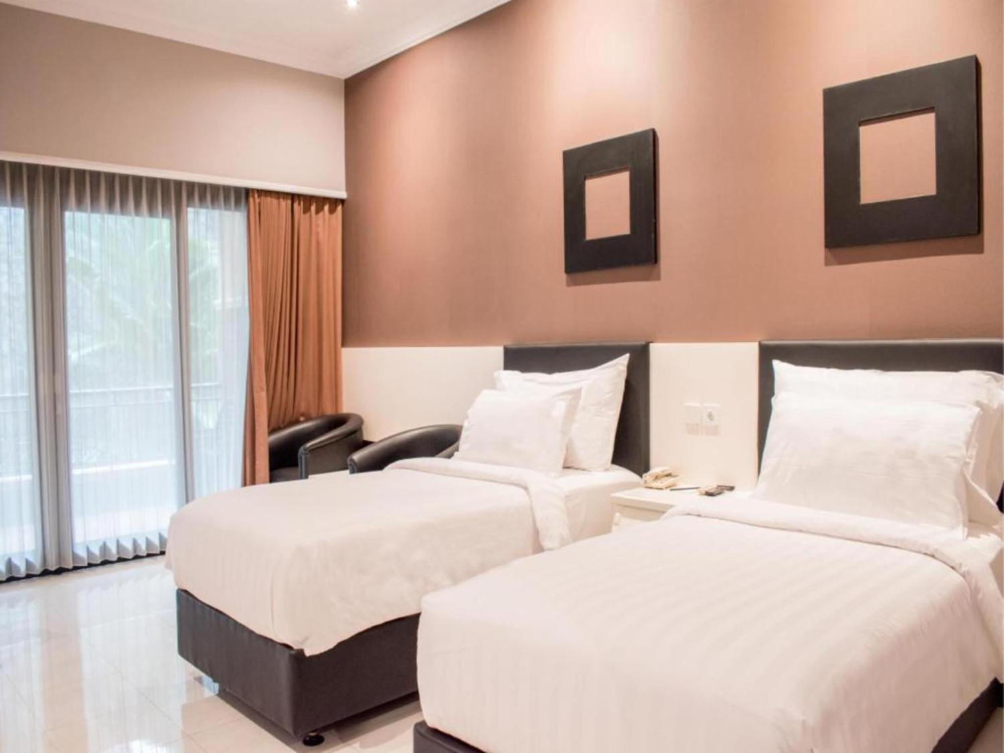 Luminor Hotel Jember By Wh Extérieur photo