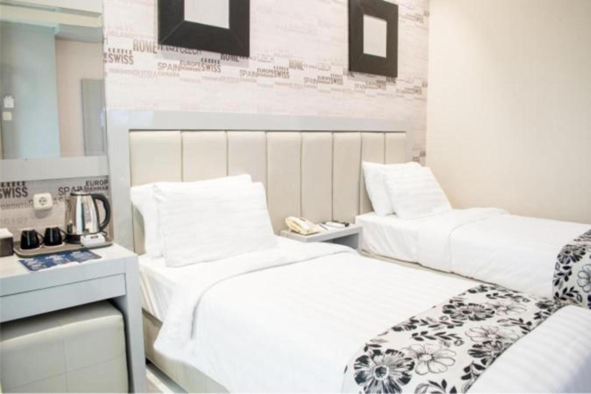 Luminor Hotel Jember By Wh Extérieur photo