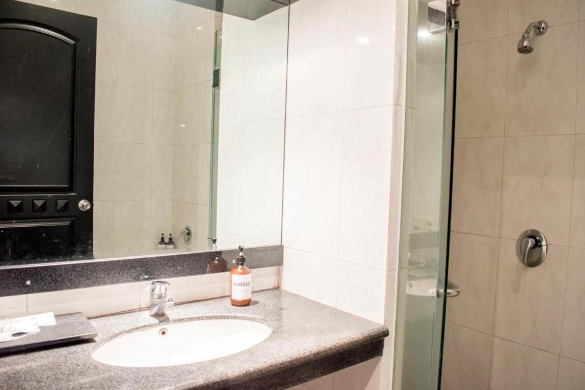 Luminor Hotel Jember By Wh Extérieur photo
