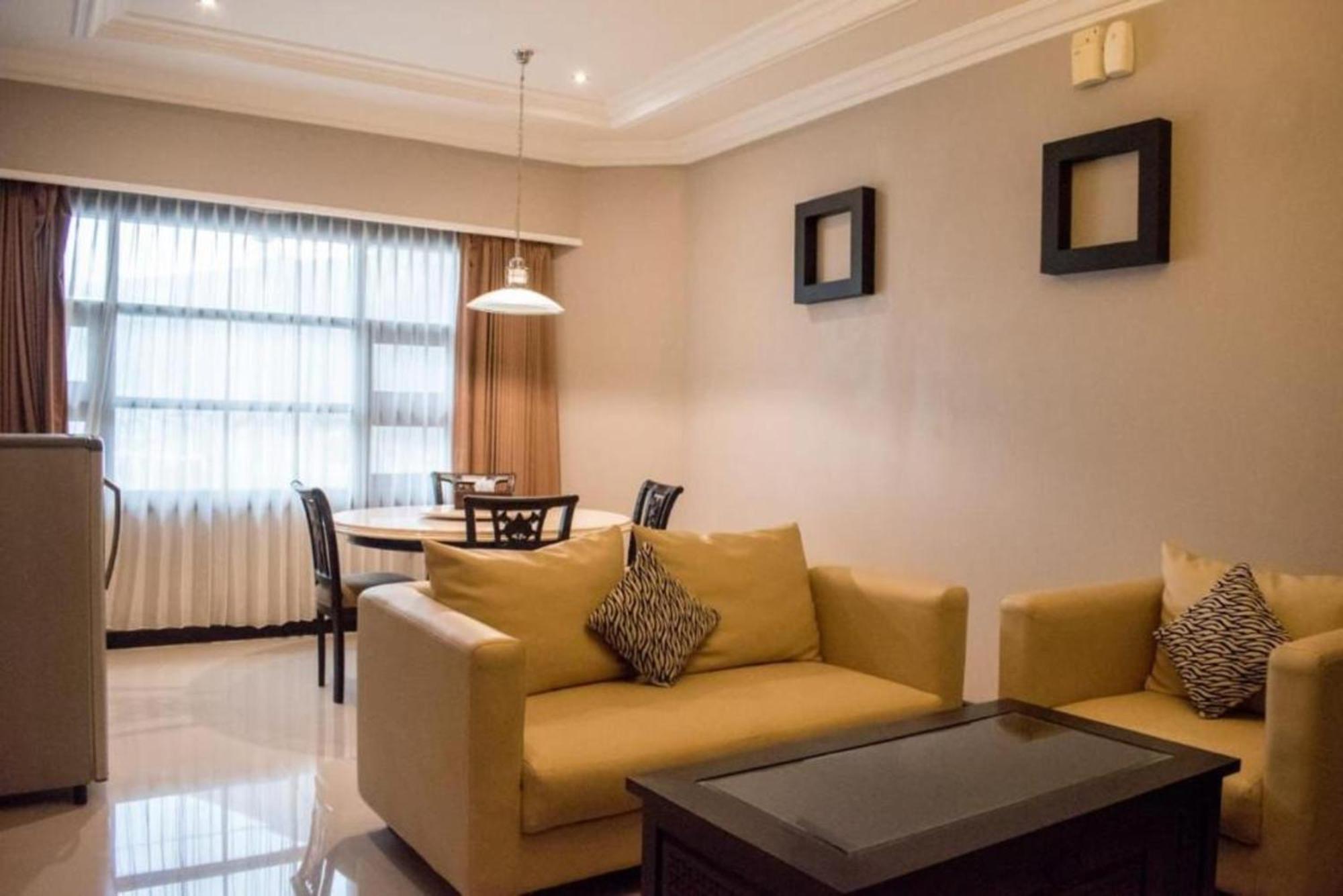 Luminor Hotel Jember By Wh Extérieur photo