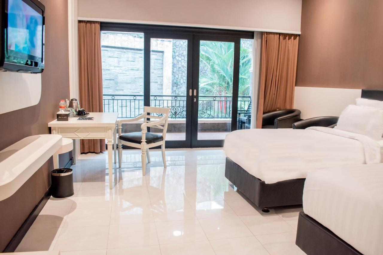 Luminor Hotel Jember By Wh Extérieur photo